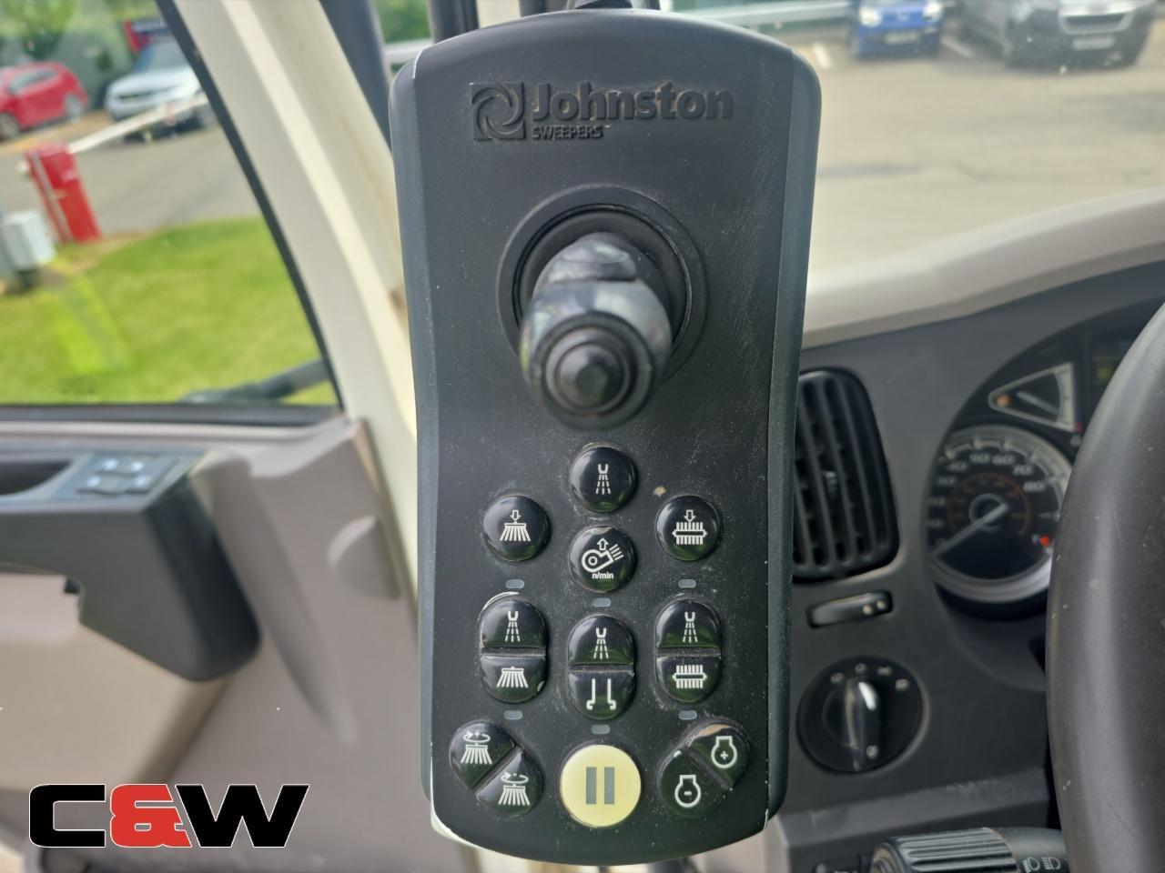 Vehicle image 32